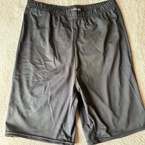 Sommer Ray scrunched bum shorts - Picture 2 of 3